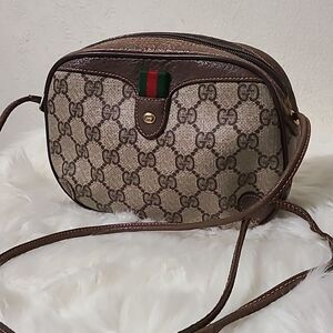 💯 Authentic Gucci Crossbody with cherryline 🍀